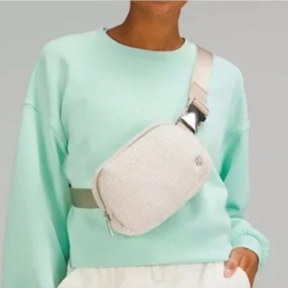 Lululemon Everywhere Belt Bag Plush Fleece NWT Bone/Silver Limited Edition